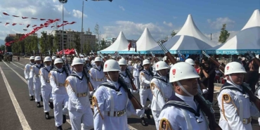 Kocaeli, Sakarya ve Düzce’de geçit törenleri göğüs kabarttı