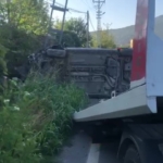 Kontrolden çıkan otomobil elektrik direğine çarparak yan yattı: 1 yaralı