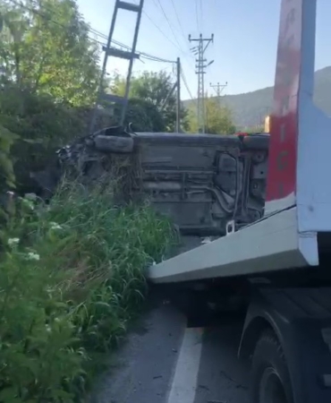 Kontrolden çıkan otomobil elektrik direğine çarparak yan yattı: 1 yaralı