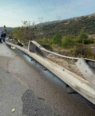 Kontrolden çıkan tır şarampole uçtu, sürücü şans eseri kurtuldu
