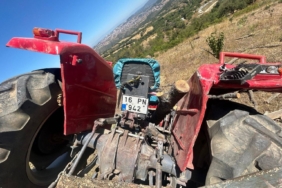 Kontrolden çıkan traktör bahçeye girdi, 4 kişi yaralandı