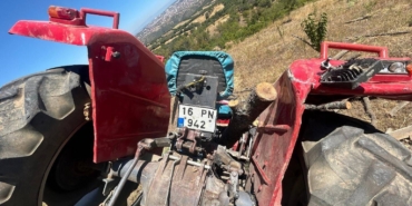 Kontrolden çıkan traktör bahçeye girdi, 4 kişi yaralandı