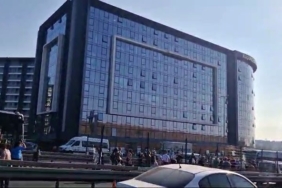 Küçükçekmece Sefaköy’de metrobüs kazaya karıştı. Olay yerine itfaiye, polis ve sağlık ekipleri sevk edildi.