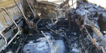 Küçükçekmece’de kozmetik ürün yüklü kamyonet alev alev yandı