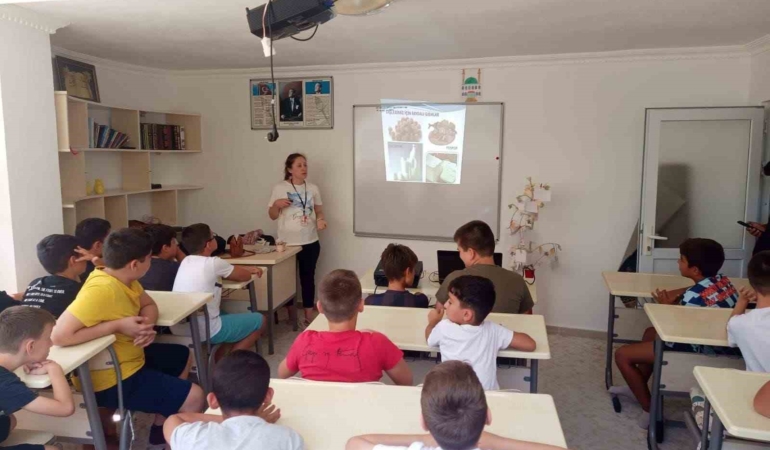 Kur’an-ı Kerim kursunda öğrencilere ağız ve diş sağlığı eğitimi