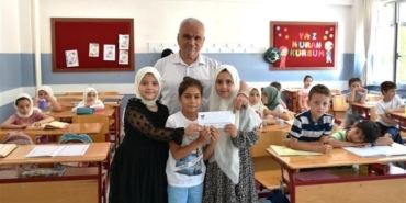 Kur’an Kursuna giden minik öğrencilerden Filistin’e destek