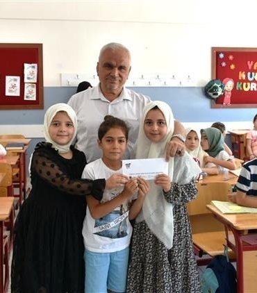 Kur’an Kursuna giden minik öğrencilerden Filistin’e destek