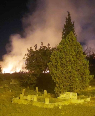 Lüleburgaz’da mezarlıkta çıkan yangın söndürüldü
