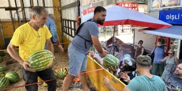 Maltepe’de 25 ton  karpuzu ücretsiz dağıttı