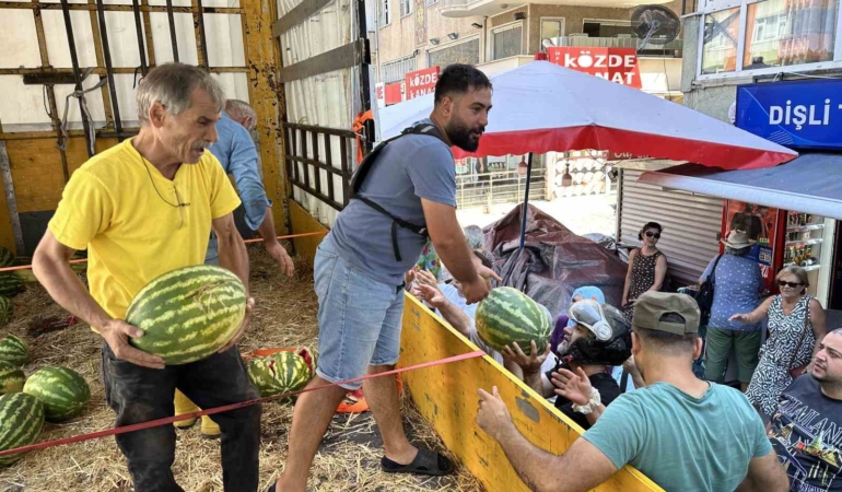 Maltepe’de 25 ton  karpuzu ücretsiz dağıttı