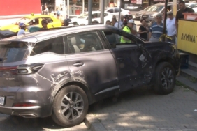 Maltepe’de aracının kontrolünü kaybetti, dükkana daldı: 3 yaralı