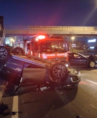 Maltepe’de kaza yapan araçlardan biri takla attı: 1 yaralı