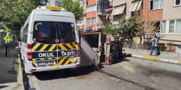 Maltepe’de süt yüklü kamyonet devrildi: 2 yaralı