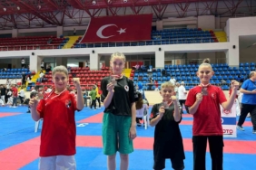 Manyaslı karateciler başarıya doymuyor