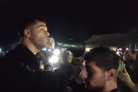 Megafonla bir şarkı söyleyip konserini iptal etti