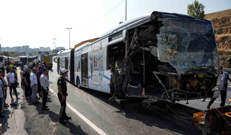 Metrobüs kazasına ilişkin 5 kişi tutuklanarak cezaevine gönderildi