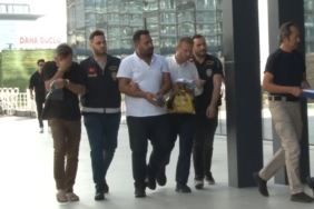 Metrobüs kazasında gözaltına alınan 3 kişi adliyeye sevk edildi