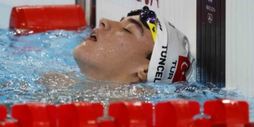 Milli yüzücü Kuzey Tunçelli’den tarihi başarı