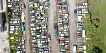 Milyonluk araçlar yedieminde çürüyor