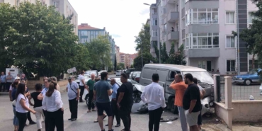 Minibüsle otomobil çarpıştı: 1 yaralı