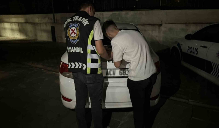 Motosikletle akrobasi hareketleri yapan sürücüye 16 bin 553 TL ceza
