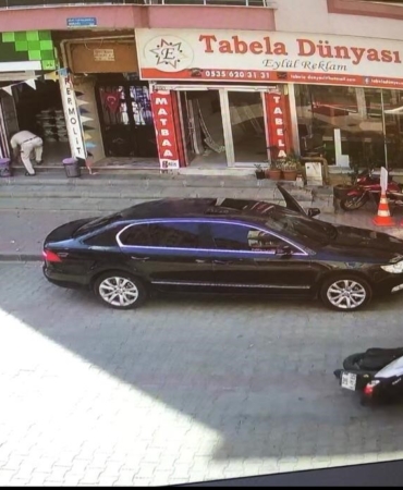 Motosikletli çocuğun devrildiği anlar kamerada