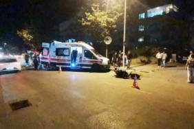 Mudanya’da motosiklet otomobile çarptı: 2 yaralı