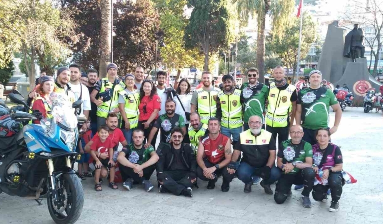 Mudanya’da motosikletlilerden ’30 Ağustos" korteji