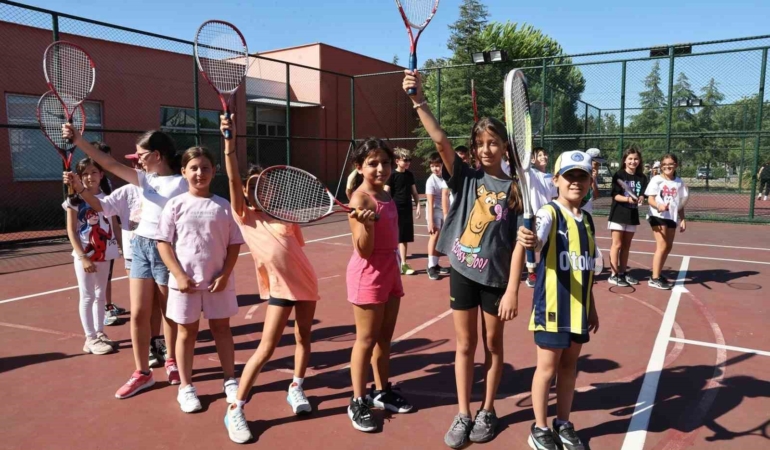 Nilüfer Yaz Spor Okulları’na 7 bin 500 öğrenci katıldı