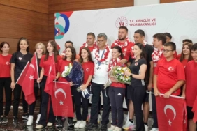 Olimpiyatlarda gümüş madalya kazanan milli atıcı Yusuf Dikeç, İstanbul’a geldi
