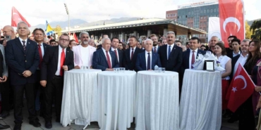 Osmangazi Belediyesi Zafer Bayramı’nı Atatürk Anıtı ile taçlandırdı