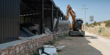 Osmangazi’de tarım arazileri kaçak yapılardan temizleniyor