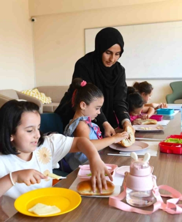 Osmangazi’nin atölyelerinde çocuklar hayatı öğreniyor