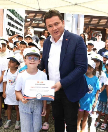 Osmangazi’nin yüzme kurslarında 6 bin öğrenci yüzme öğrendi