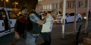 Otomatik tabanca ile havaya defalarca ateş açan şahıs yakalandı