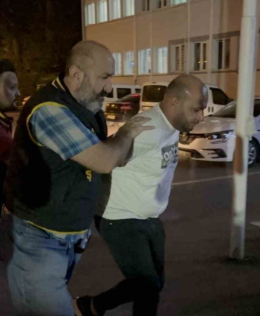 Otomatik tabanca ile havaya defalarca ateş açan şahıs yakalandı