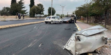 Otomobil, çöp konteynerine çarparak takla attı: 1 yaralı