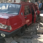 Otomobil ile kamyonet çarpıştı: 1 yaralı