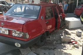 Otomobil ile kamyonet çarpıştı: 1 yaralı