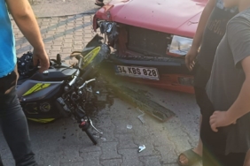 Otomobil ile motosiklet çarpıştı: 1 yaralı