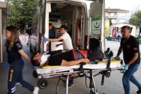 Otomobil ile motosiklet çarpıştı: 4 yaralı