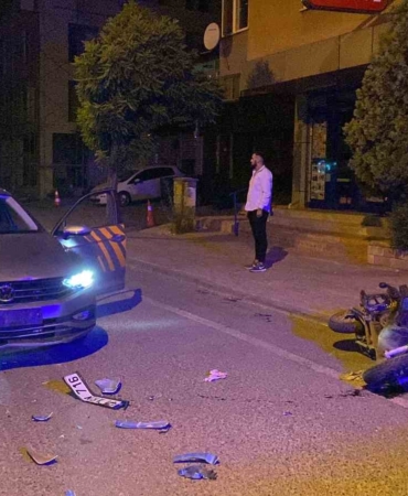 Otomobil ile motosiklet kafa kafaya çarpıştı: 1 yaralı