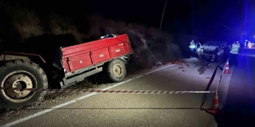 Otomobil traktöre arkadan çarptı: 1 ölü, 3 yaralı