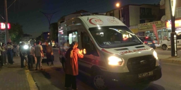 Otomobilini park etmek isterken 2 çocuğa çarptı