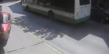 (Özel) Acemi sürücü dükkana böyle daldı, işyeri sahibi isyan etti