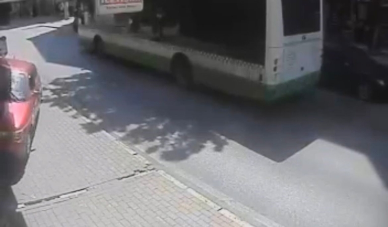 (Özel) Acemi sürücü dükkana böyle daldı, işyeri sahibi isyan etti