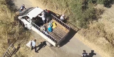 (Özel) Bahçe hırsızları kaçarken dron kamerasına yakalandı