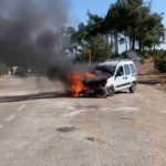 Park halindeki hafif ticari araç alev alev yandı