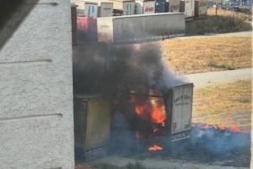 Park halindeki tır alev topuna döndü