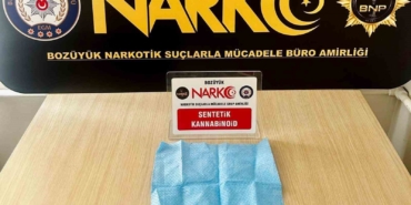 Peçeteye emdirilmiş uyuşturucu madde ile yakalandı